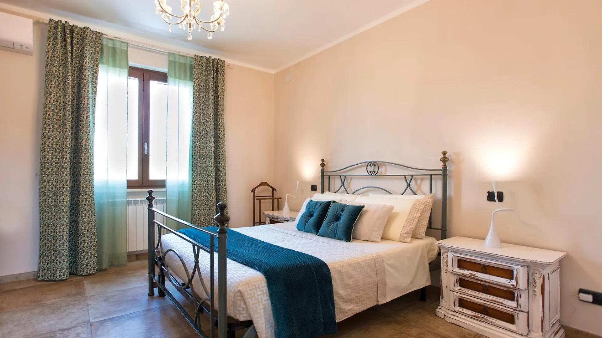 Villa Malvasio Pool And Jacuzzi Room Sassari Italy
