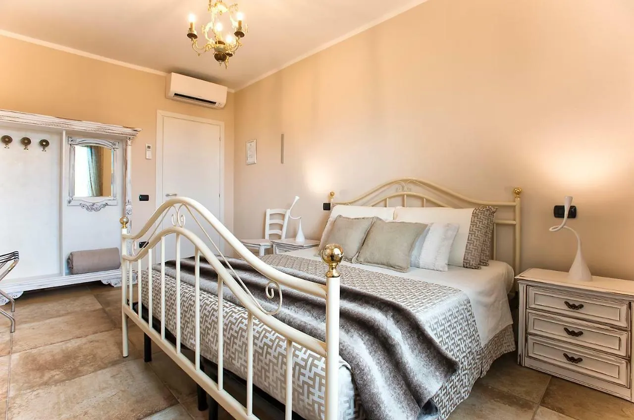 ** Bed & Breakfast Villa Malvasio Pool And Jacuzzi Room Sassari Italy